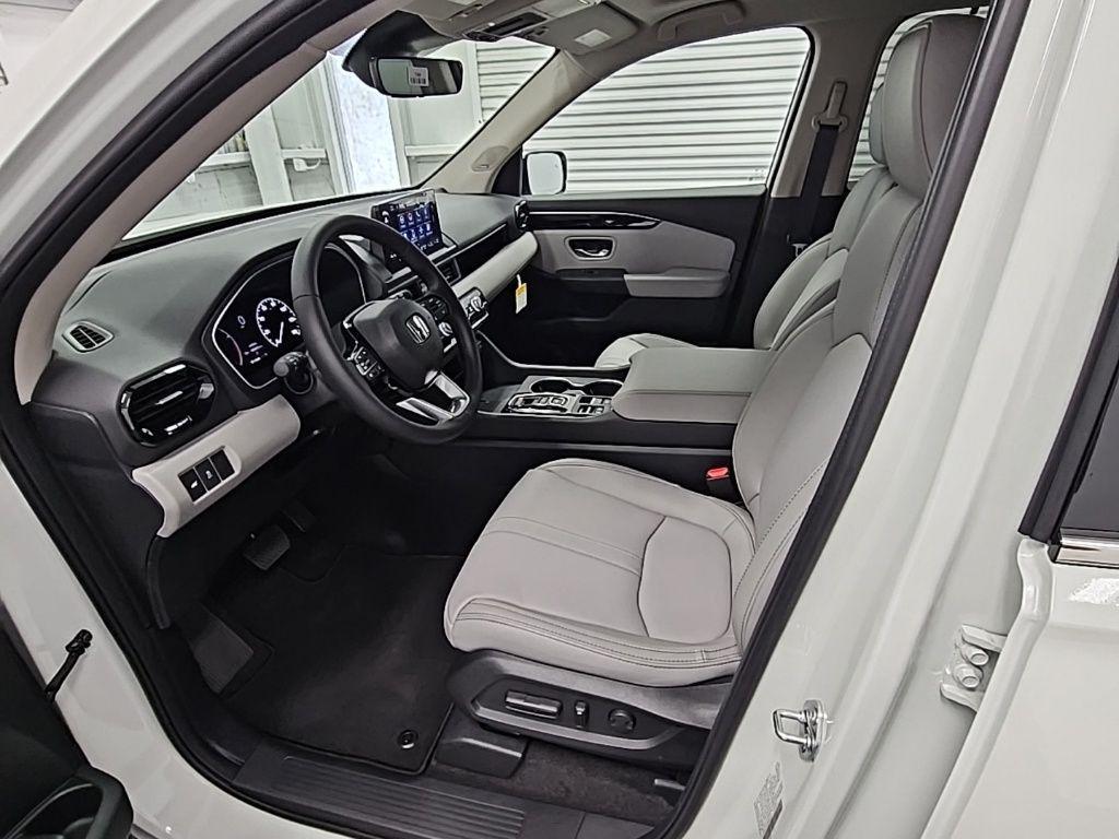 new 2025 Honda Pilot car, priced at $48,000