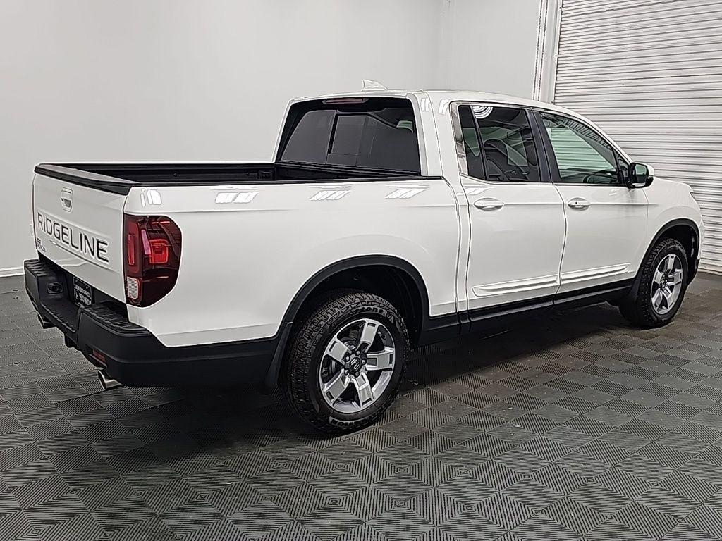 new 2025 Honda Ridgeline car, priced at $43,578