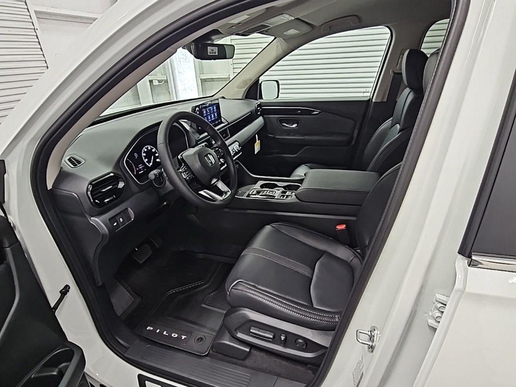 new 2025 Honda Pilot car, priced at $46,180