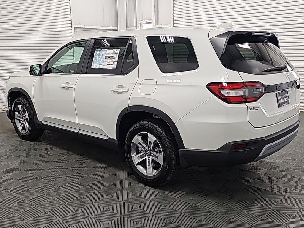 new 2025 Honda Pilot car, priced at $46,180