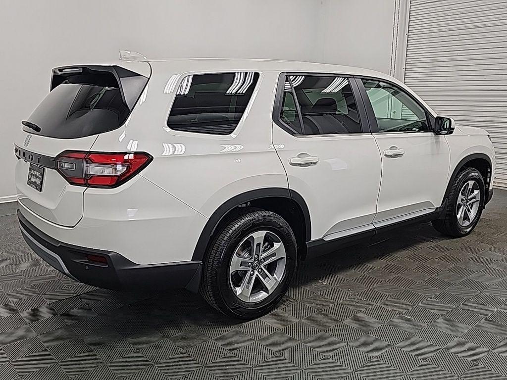 new 2025 Honda Pilot car, priced at $46,180