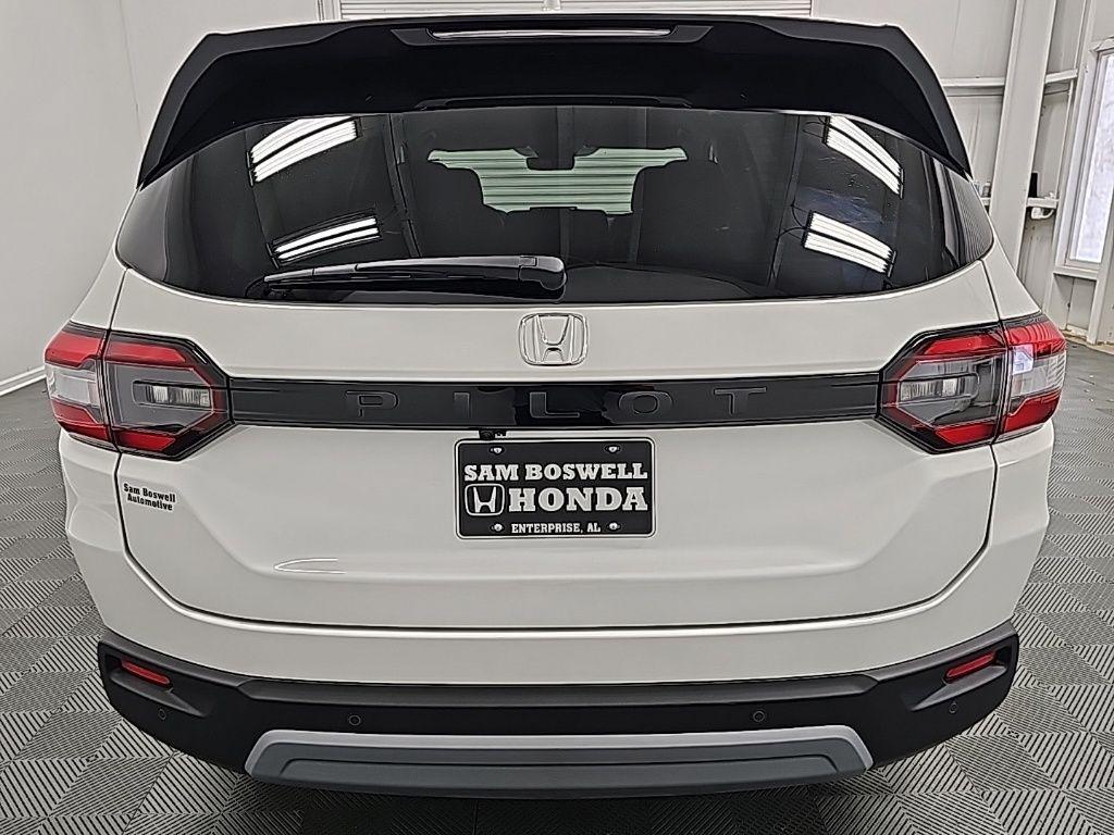 new 2025 Honda Pilot car, priced at $46,180