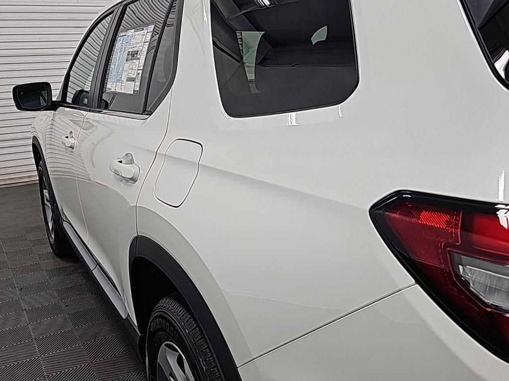 new 2025 Honda Pilot car, priced at $46,180