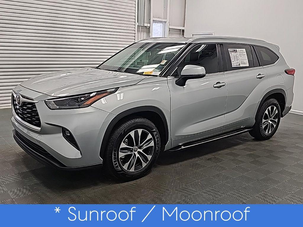 used 2022 Toyota Highlander car, priced at $28,000