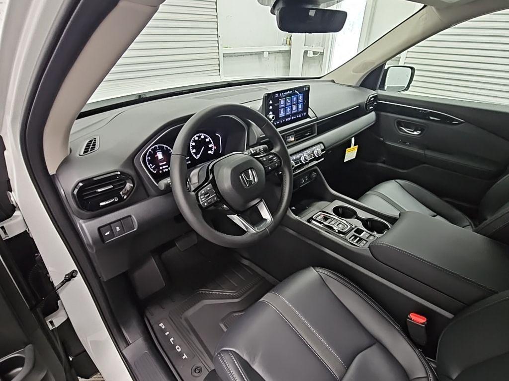 new 2025 Honda Pilot car, priced at $47,550