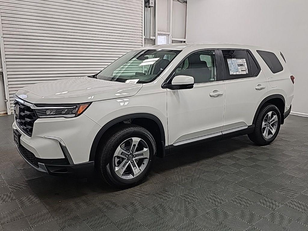 new 2025 Honda Pilot car, priced at $47,550