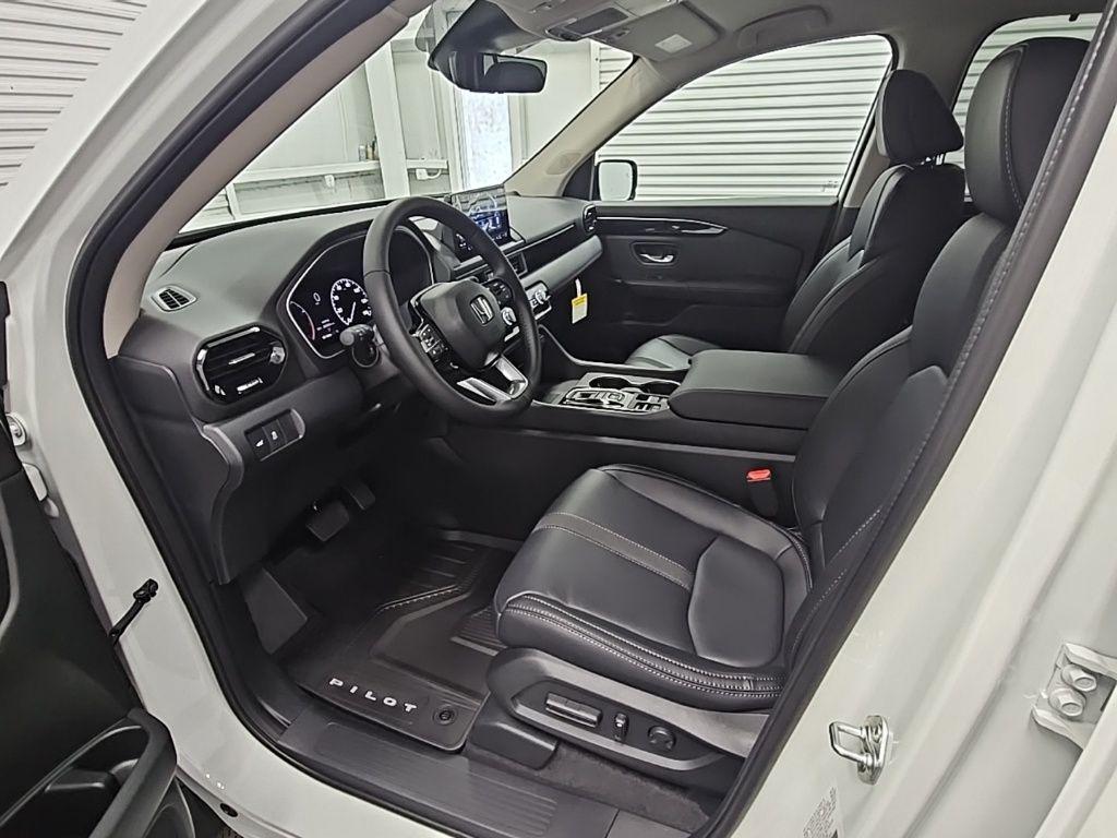 new 2025 Honda Pilot car, priced at $47,550