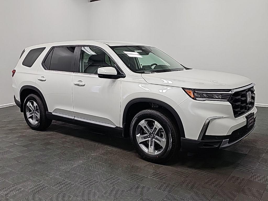 new 2025 Honda Pilot car, priced at $47,550