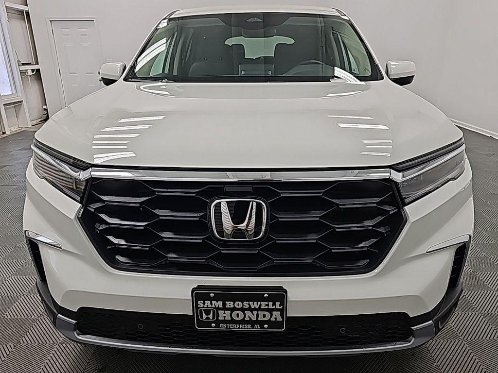 new 2025 Honda Pilot car, priced at $47,550