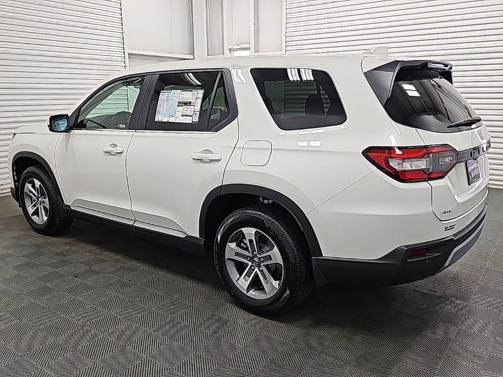 new 2025 Honda Pilot car, priced at $47,550