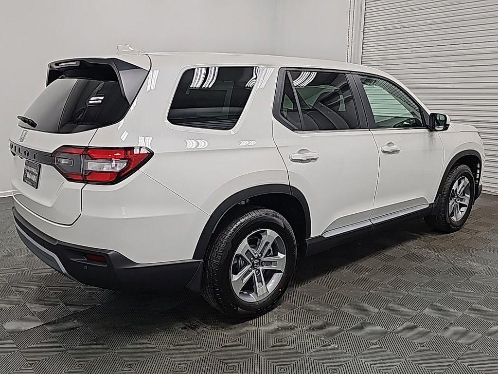 new 2025 Honda Pilot car, priced at $47,550