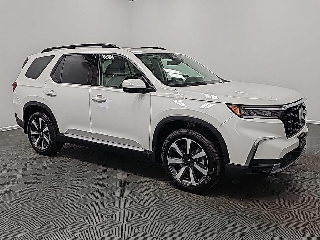 new 2025 Honda Pilot car, priced at $51,550