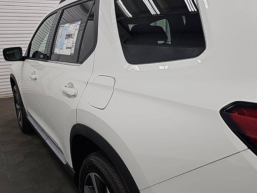 new 2025 Honda Pilot car, priced at $51,550