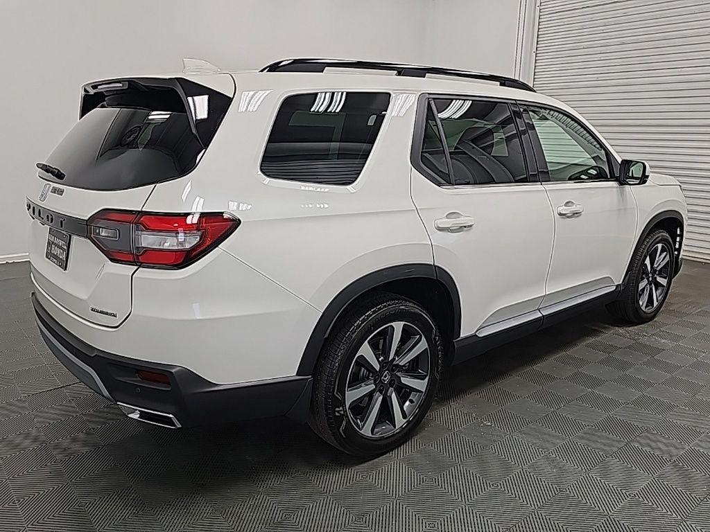 new 2025 Honda Pilot car, priced at $51,550