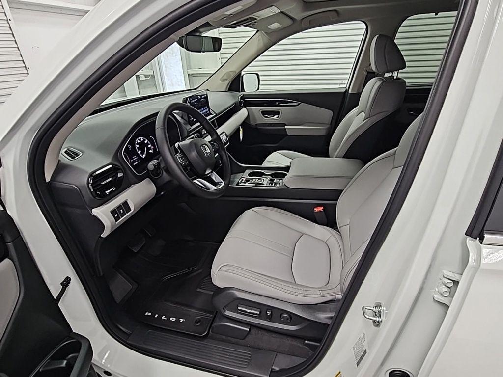 new 2025 Honda Pilot car, priced at $51,550