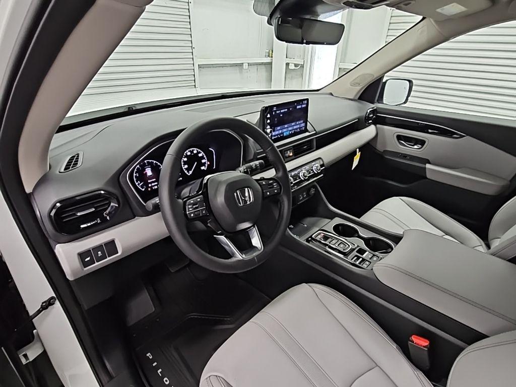 new 2025 Honda Pilot car, priced at $51,550