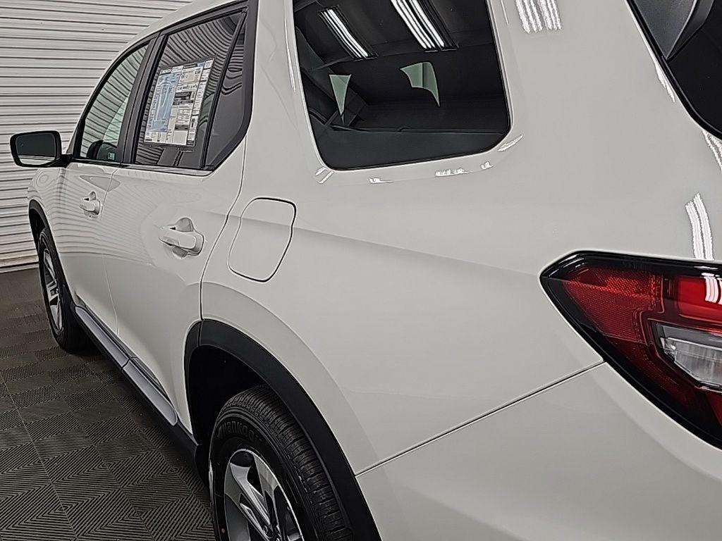 new 2025 Honda Pilot car, priced at $46,180