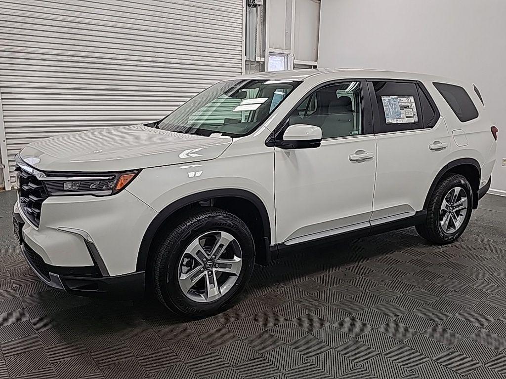 new 2025 Honda Pilot car, priced at $46,180