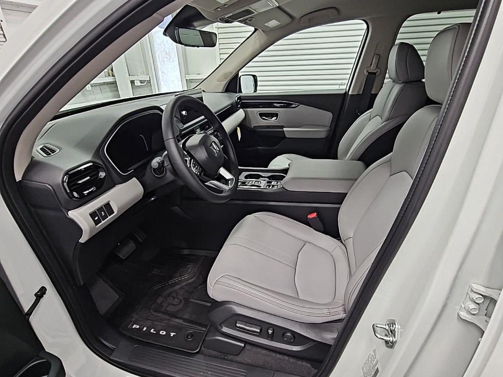 new 2025 Honda Pilot car, priced at $46,180