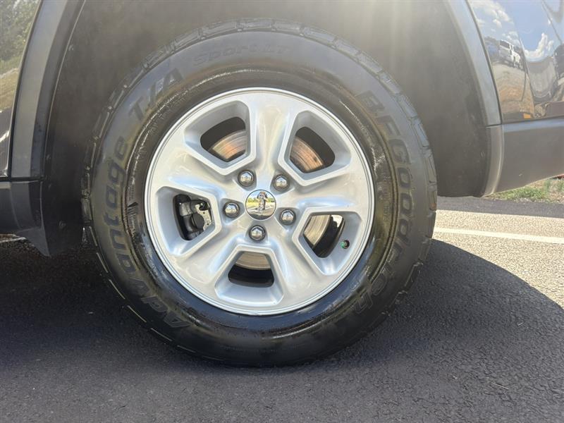 used 2015 Jeep Grand Cherokee car, priced at $11,999
