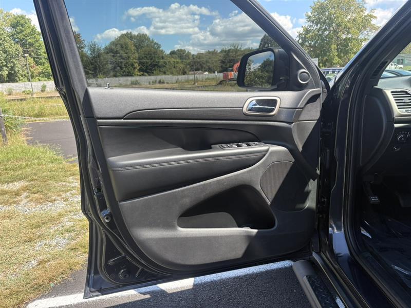 used 2015 Jeep Grand Cherokee car, priced at $11,999