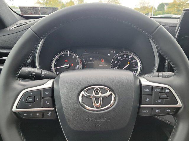 used 2022 Toyota Highlander car, priced at $38,731