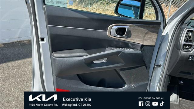 used 2023 Kia Sorento car, priced at $29,894