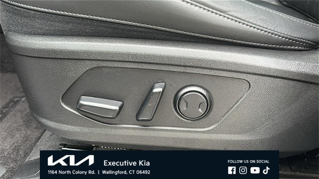 used 2023 Kia Sorento car, priced at $26,987