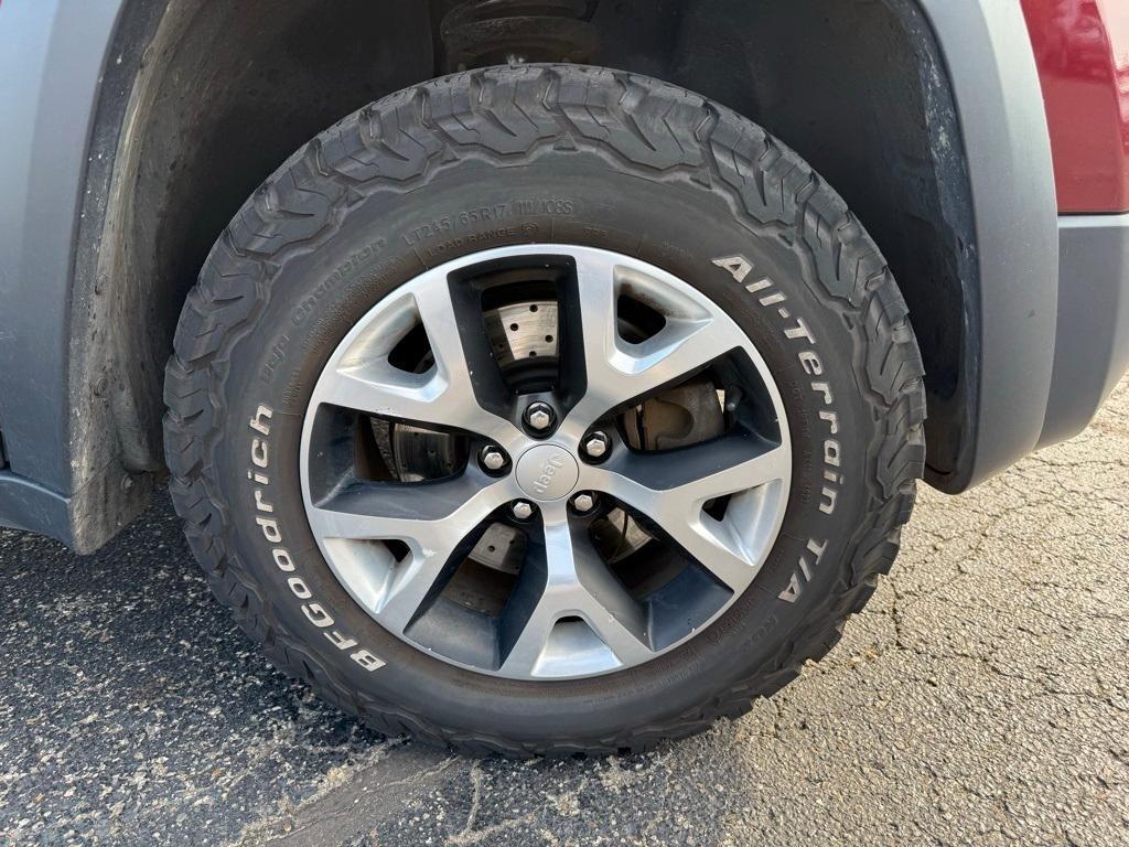 used 2018 Jeep Cherokee car, priced at $13,989