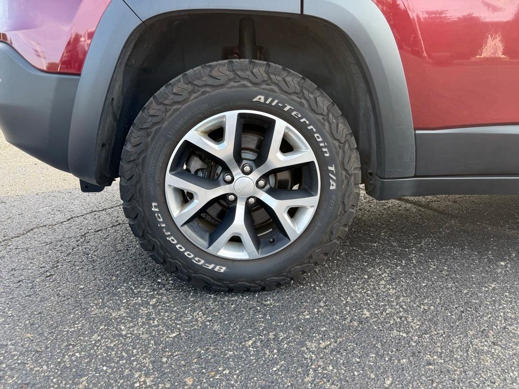 used 2018 Jeep Cherokee car, priced at $13,989