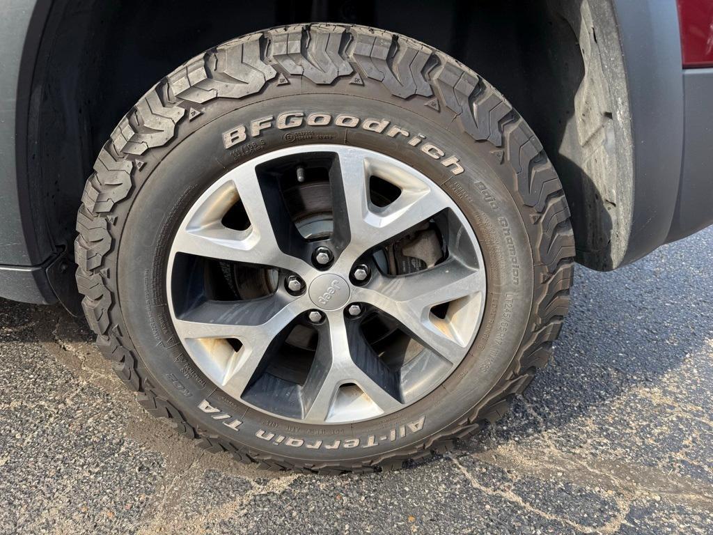 used 2018 Jeep Cherokee car, priced at $13,989