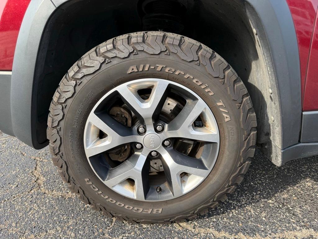 used 2018 Jeep Cherokee car, priced at $13,989