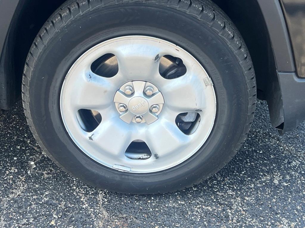 used 2017 Jeep Cherokee car, priced at $13,178