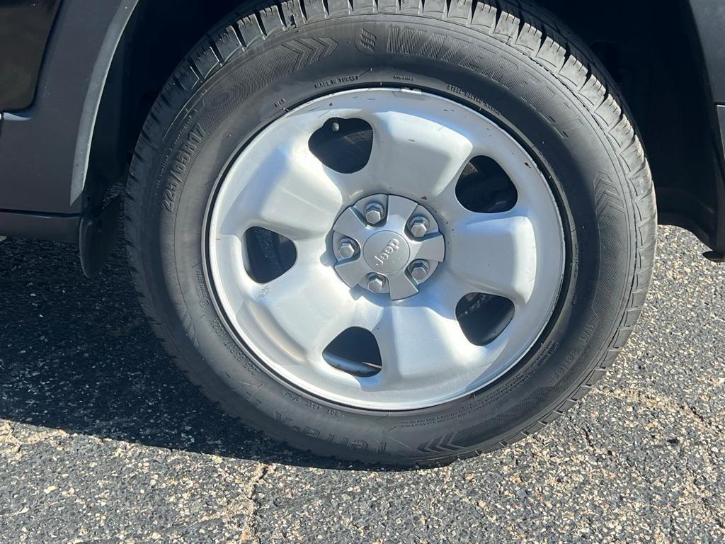 used 2017 Jeep Cherokee car, priced at $13,178