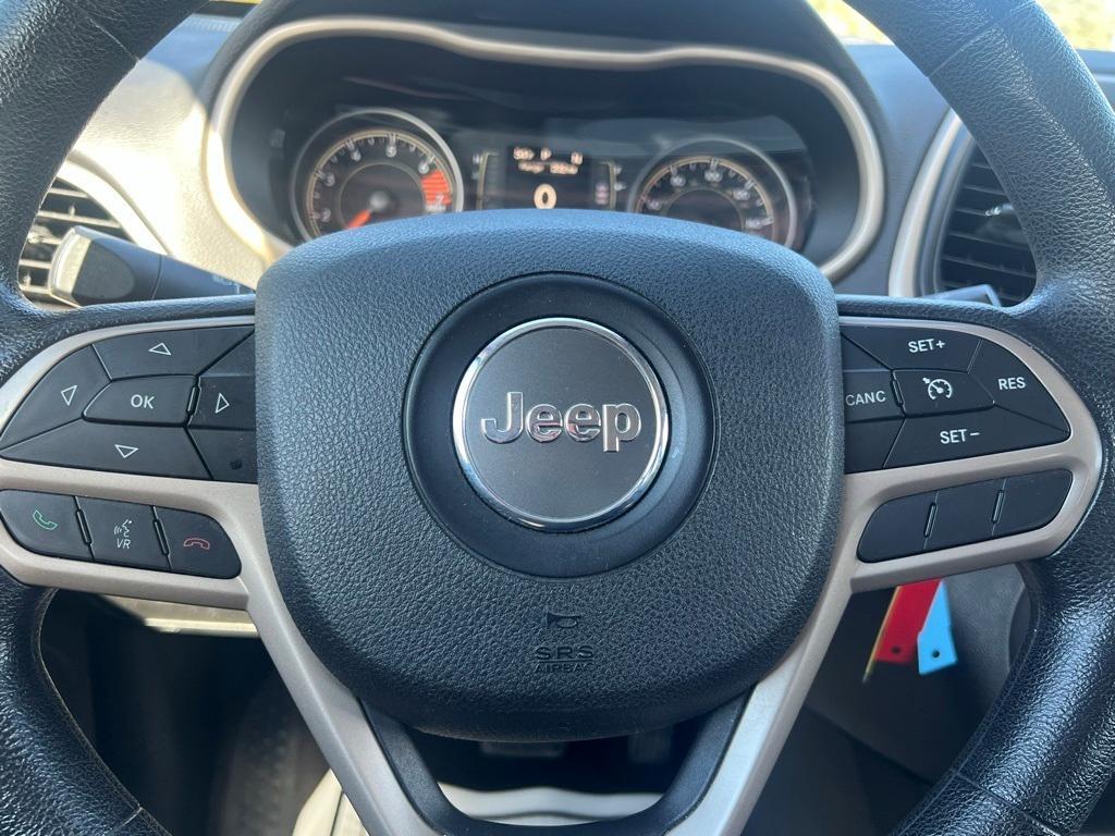 used 2017 Jeep Cherokee car, priced at $13,178