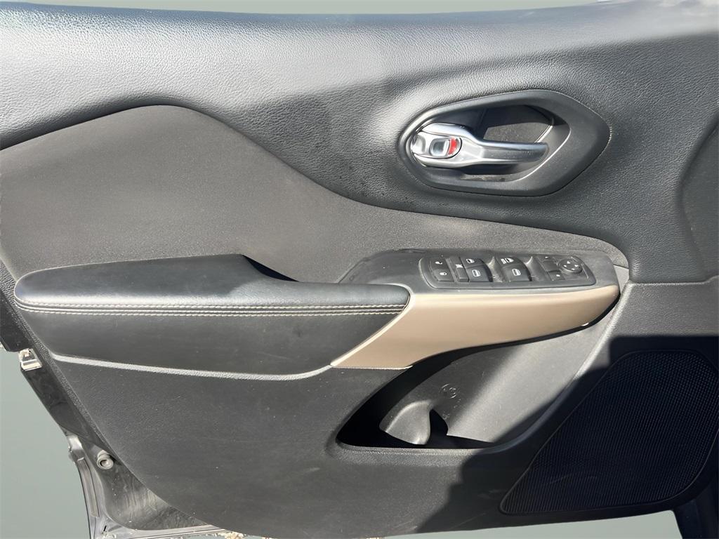 used 2017 Jeep Cherokee car, priced at $13,178