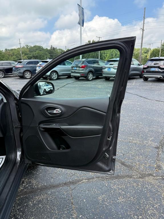 used 2019 Jeep Cherokee car, priced at $19,365