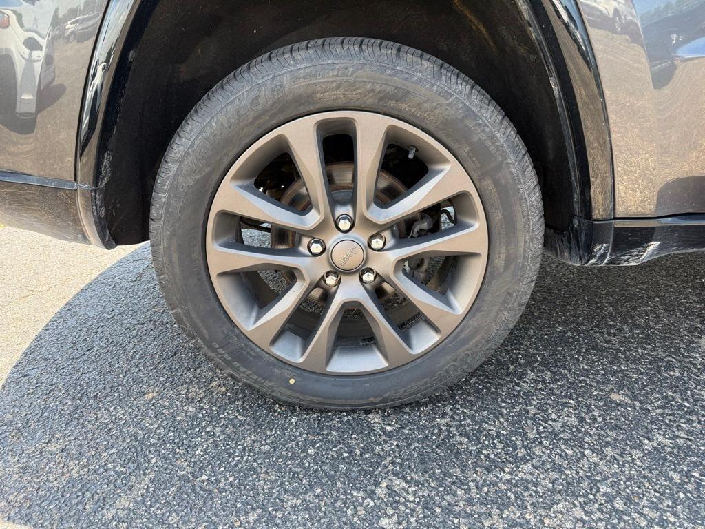 used 2016 Jeep Grand Cherokee car, priced at $15,995