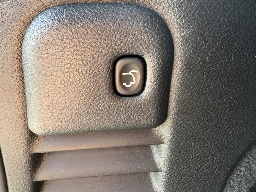 used 2016 Jeep Grand Cherokee car, priced at $15,995