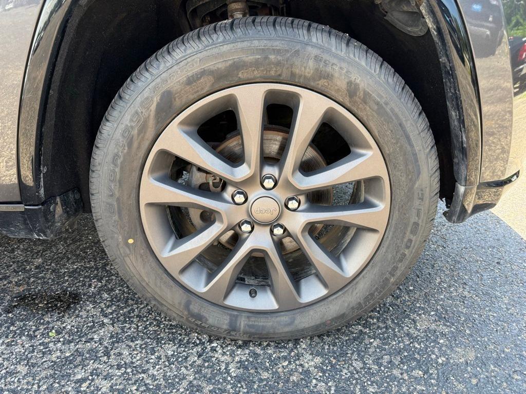 used 2016 Jeep Grand Cherokee car, priced at $15,995
