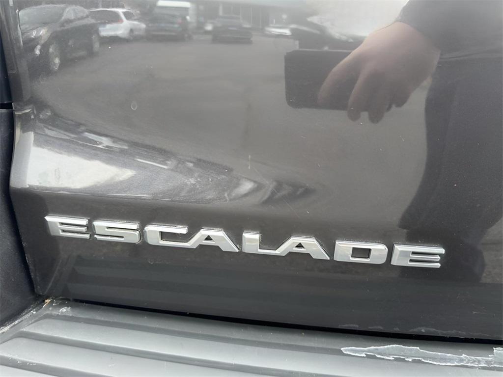 used 2015 Cadillac Escalade ESV car, priced at $18,995