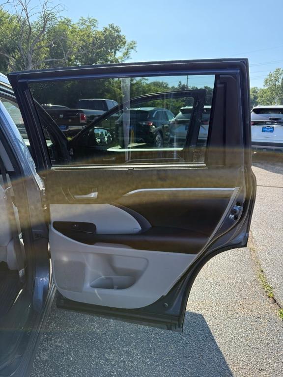 used 2018 Toyota Highlander car, priced at $17,500