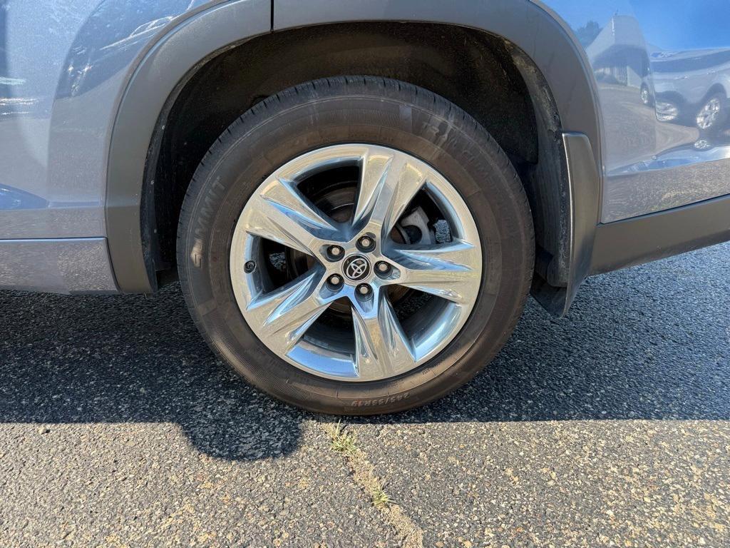 used 2018 Toyota Highlander car, priced at $17,500