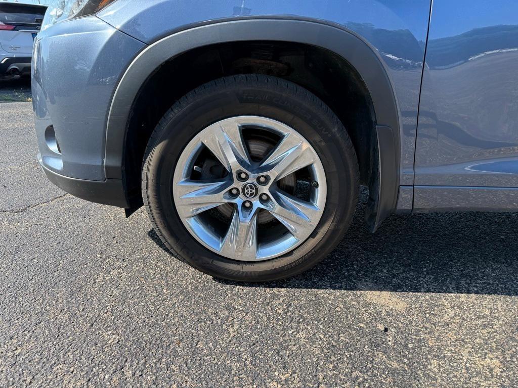 used 2018 Toyota Highlander car, priced at $17,500
