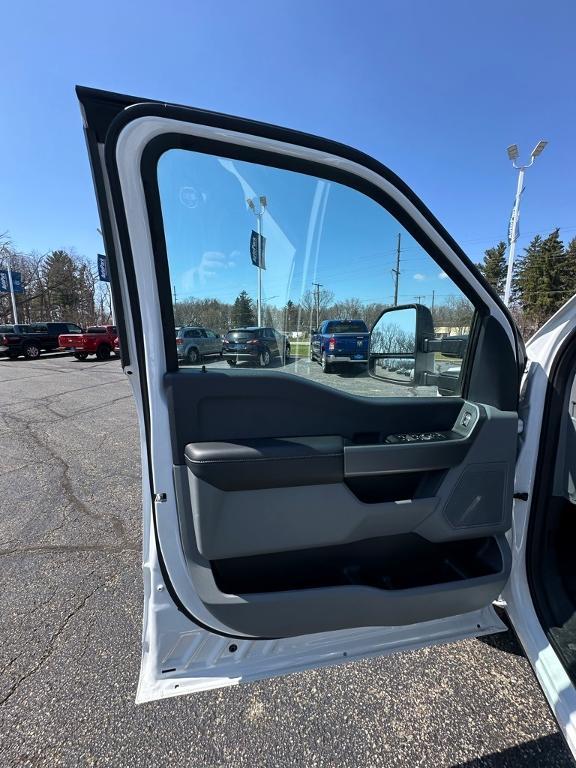 new 2024 Ford F-350 car, priced at $61,205