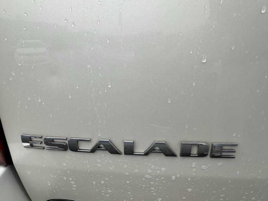 used 2013 Cadillac Escalade ESV car, priced at $11,995