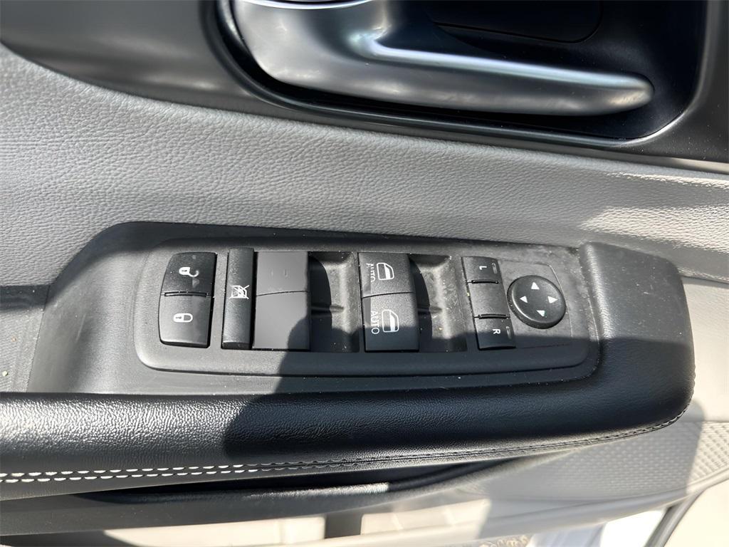 used 2023 Chrysler Pacifica car, priced at $23,995