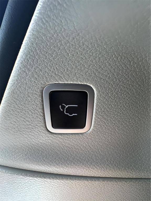 used 2023 Chrysler Pacifica car, priced at $23,995
