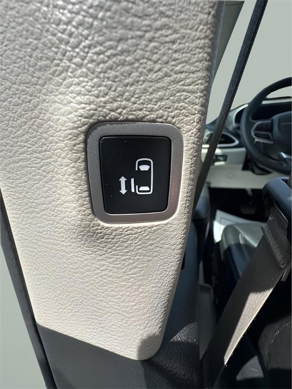used 2023 Chrysler Pacifica car, priced at $23,995