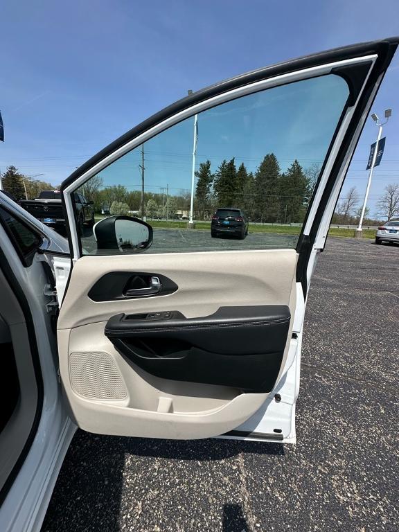 used 2023 Chrysler Pacifica car, priced at $23,995
